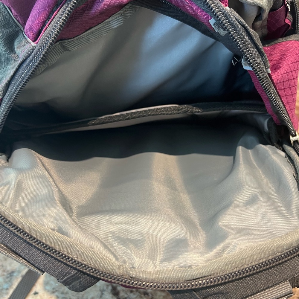 High Sierra Purple and Gray Daypack Backpack Brand New - Picture 4 of 4